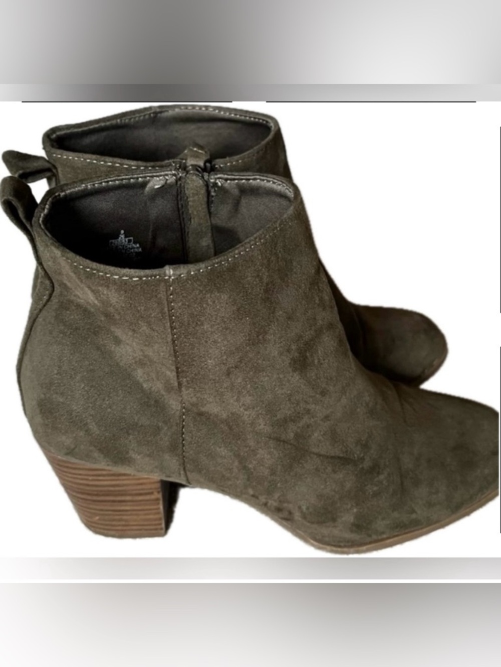 Oregon Trail Olive Green Suede Mid Ankle Boots with block heel. Women’s size 9